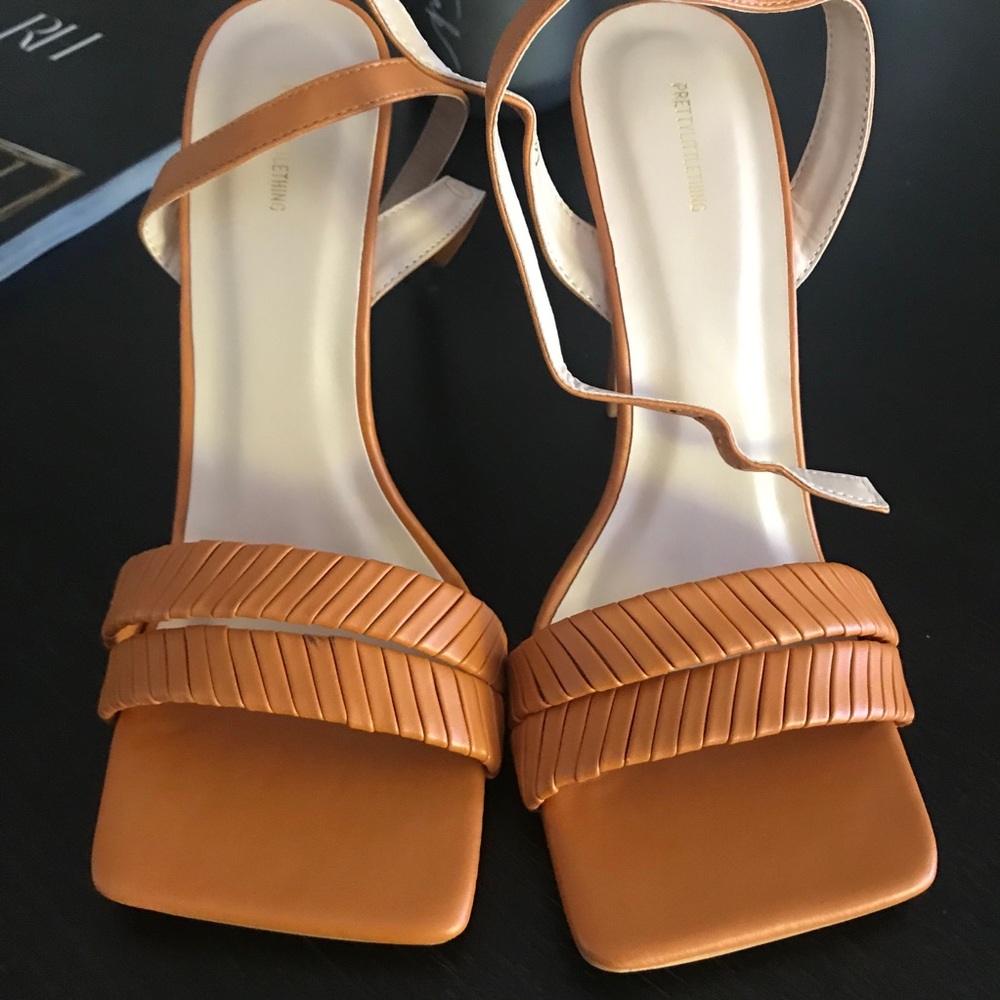 Prettylittlething heels - Picture 4 of 7